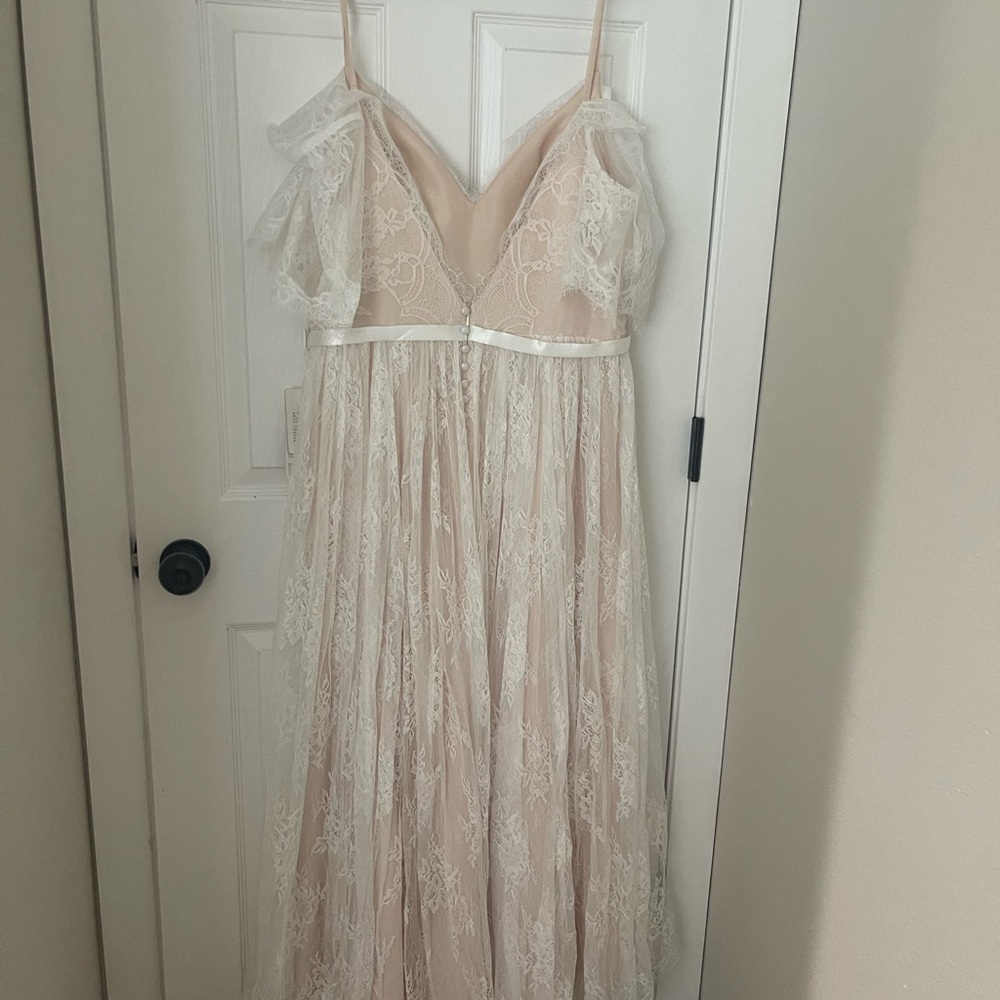 Elegant Lace Women’s wedding gown - Cream.